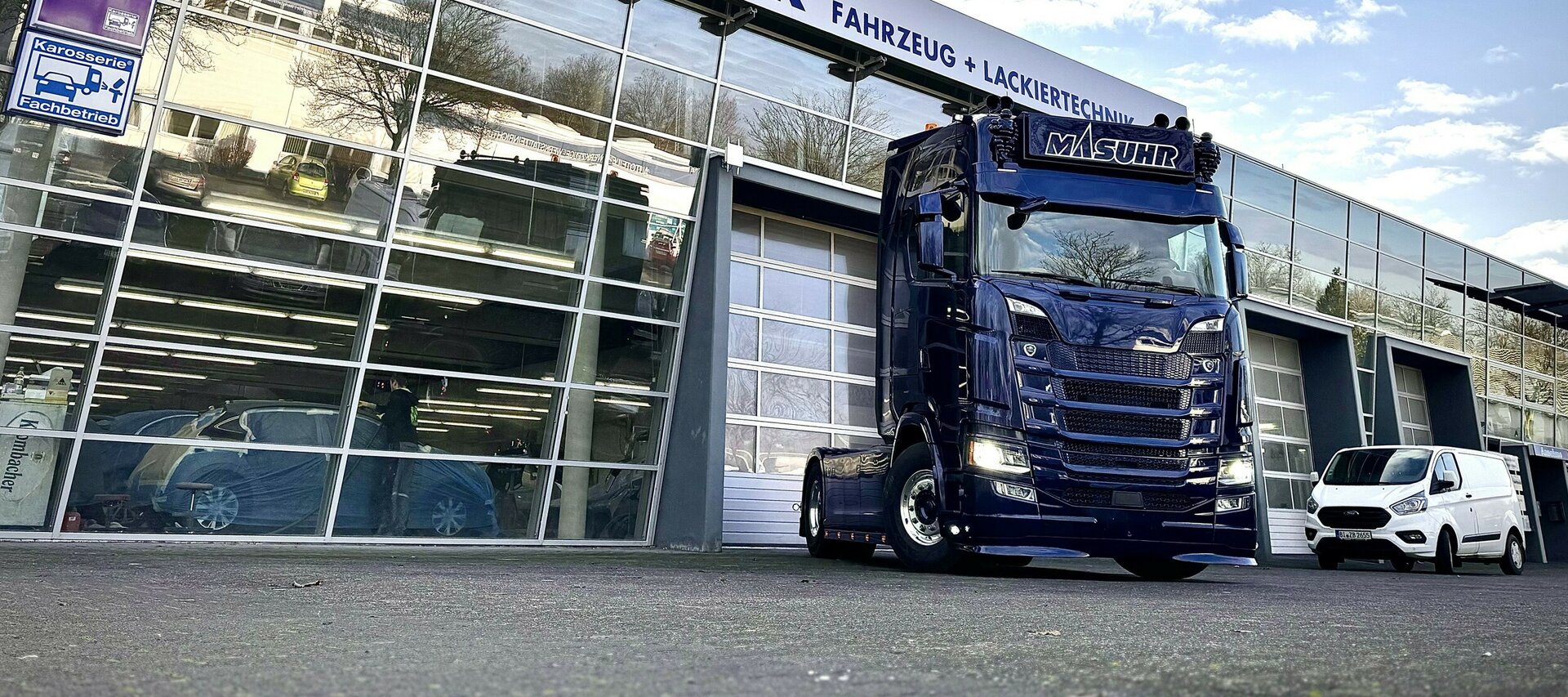 Nutzfahrzeug Lackierung Blauer LKW