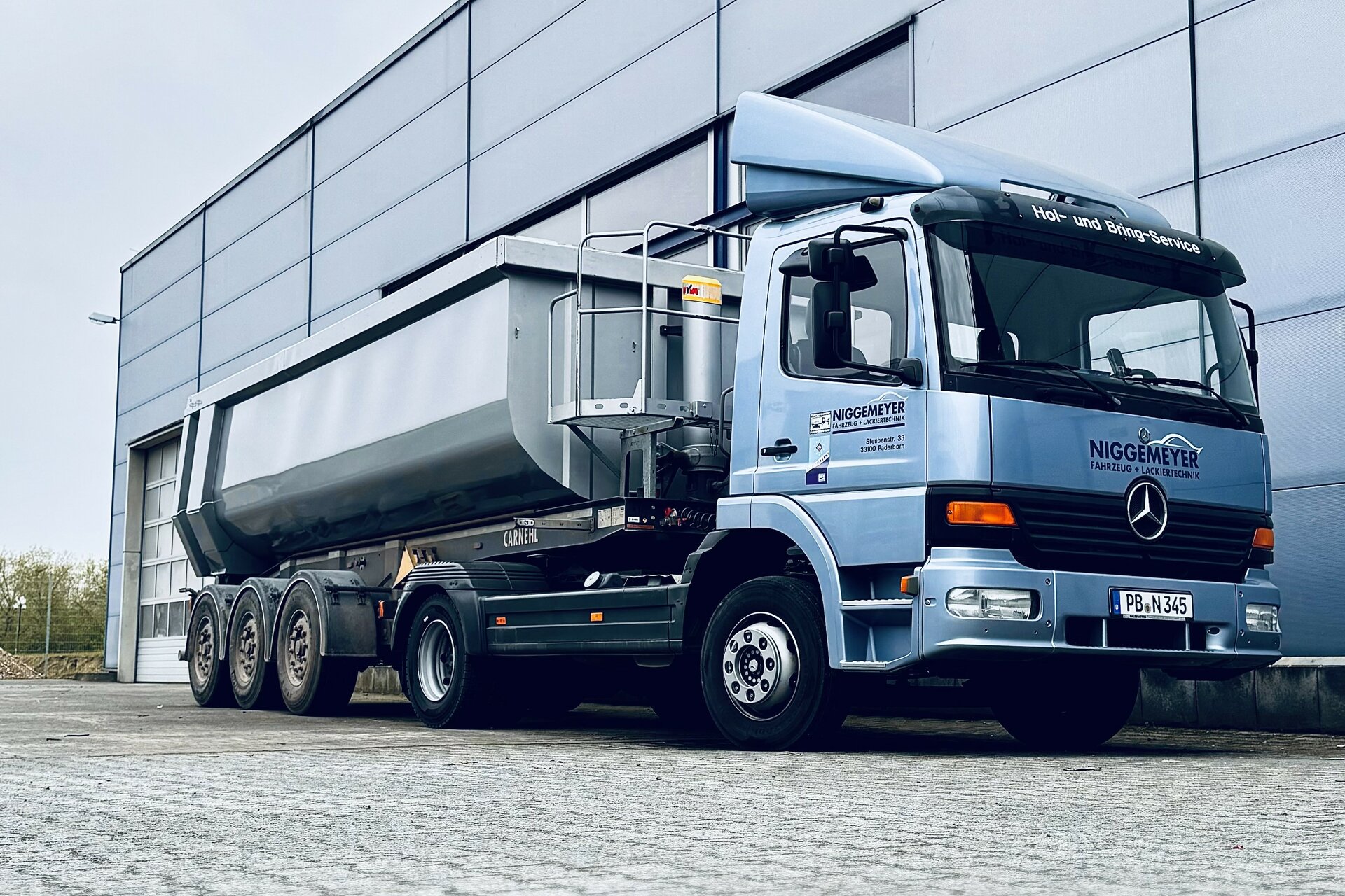 LKW Zugmaschine blau